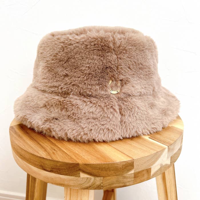 しまむらのオススメ帽子「エコファーバケットハット(MUMU)」