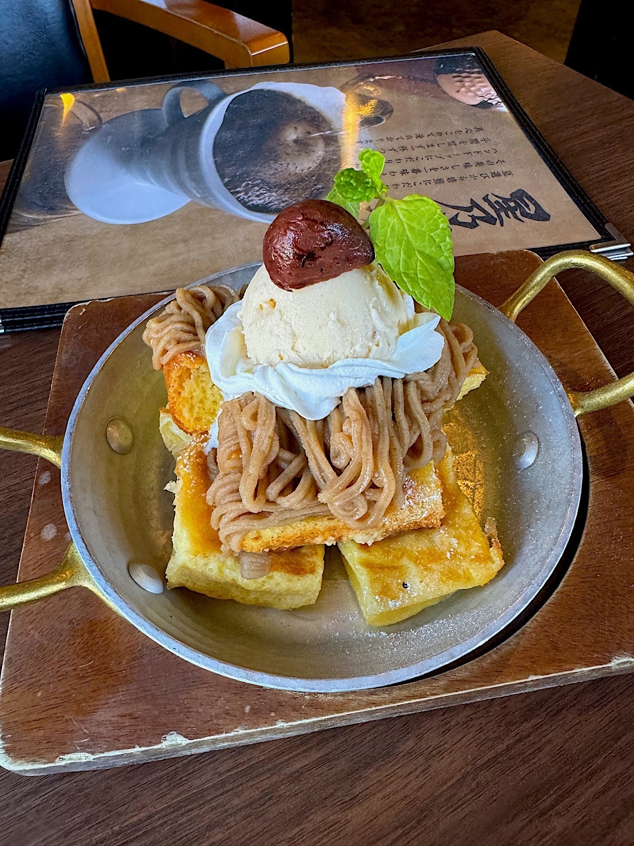 星乃珈琲店のオススメのスイーツ「モンブランのフレンチトースト」