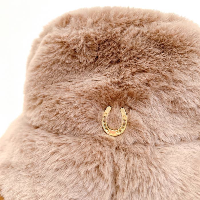 しまむらのオススメ帽子「エコファーバケットハット(MUMU)」