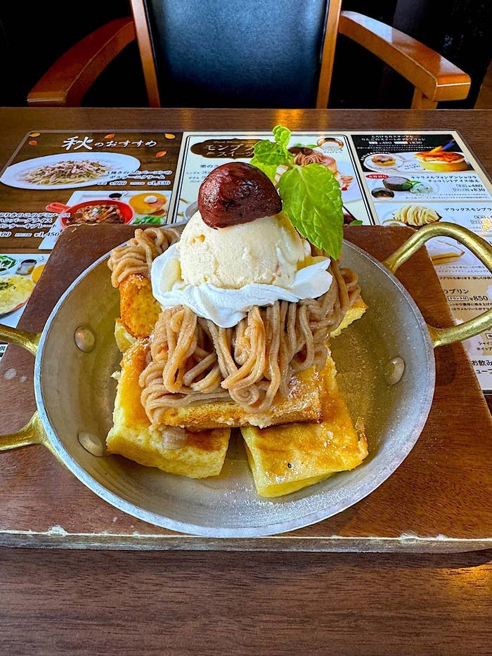 星乃珈琲店のオススメのスイーツ「モンブランのフレンチトースト」