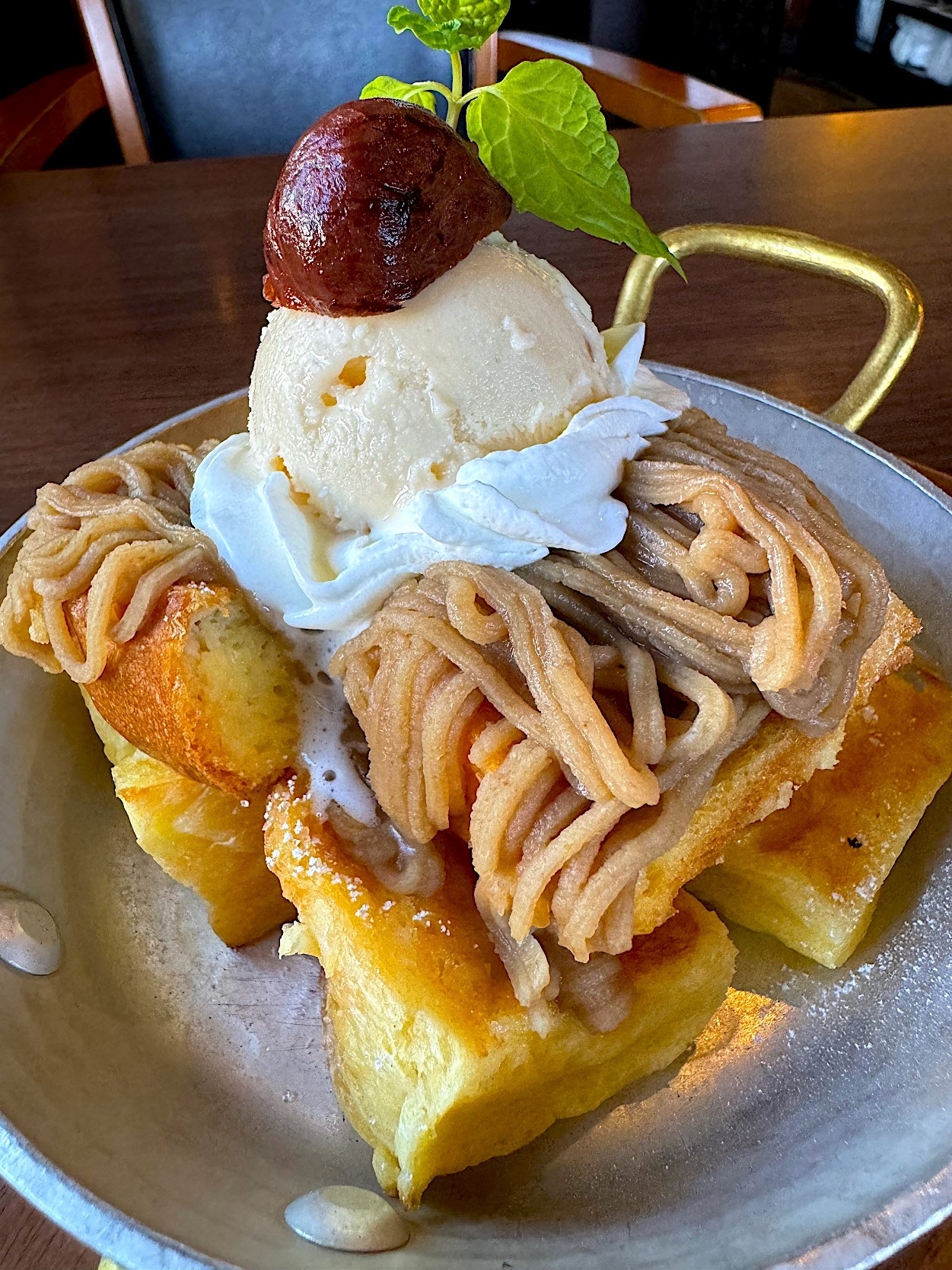 星乃珈琲店のオススメのスイーツ「モンブランのフレンチトースト」