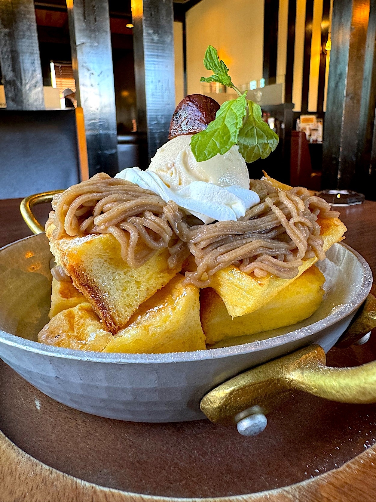 星乃珈琲店のオススメのスイーツ「モンブランのフレンチトースト」