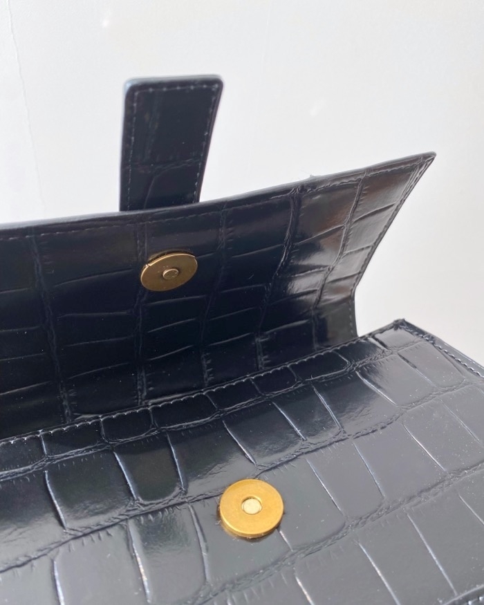 ZARA（ザラ）のおすすめアイテム「クロコダイルエンボス シティバッグ」