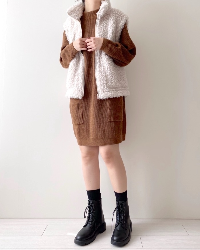 GUのオススメのベスト「カーリーフリースジップベスト」のコーディネート