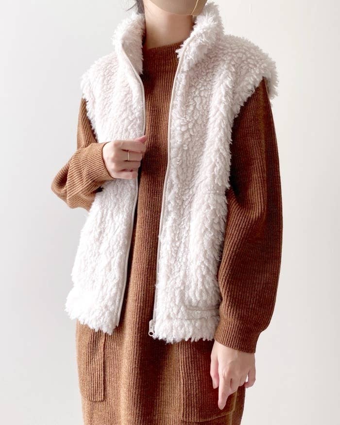 GUのオススメのベスト「カーリーフリースジップベスト」