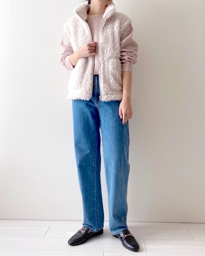 GUのオススメのベスト「カーリーフリースジップベスト」のコーディネート