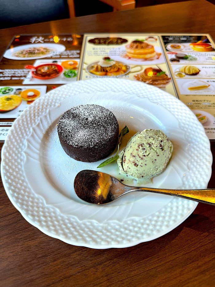 星乃珈琲店のオススメのスイーツ「キャラメルフォンダンショコラ」