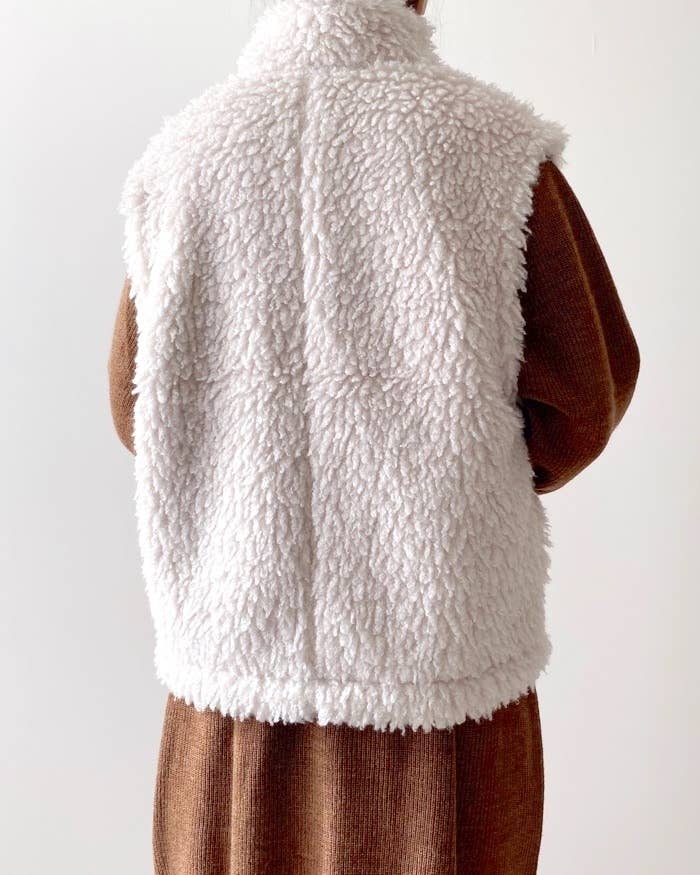 GUのオススメのベスト「カーリーフリースジップベスト」