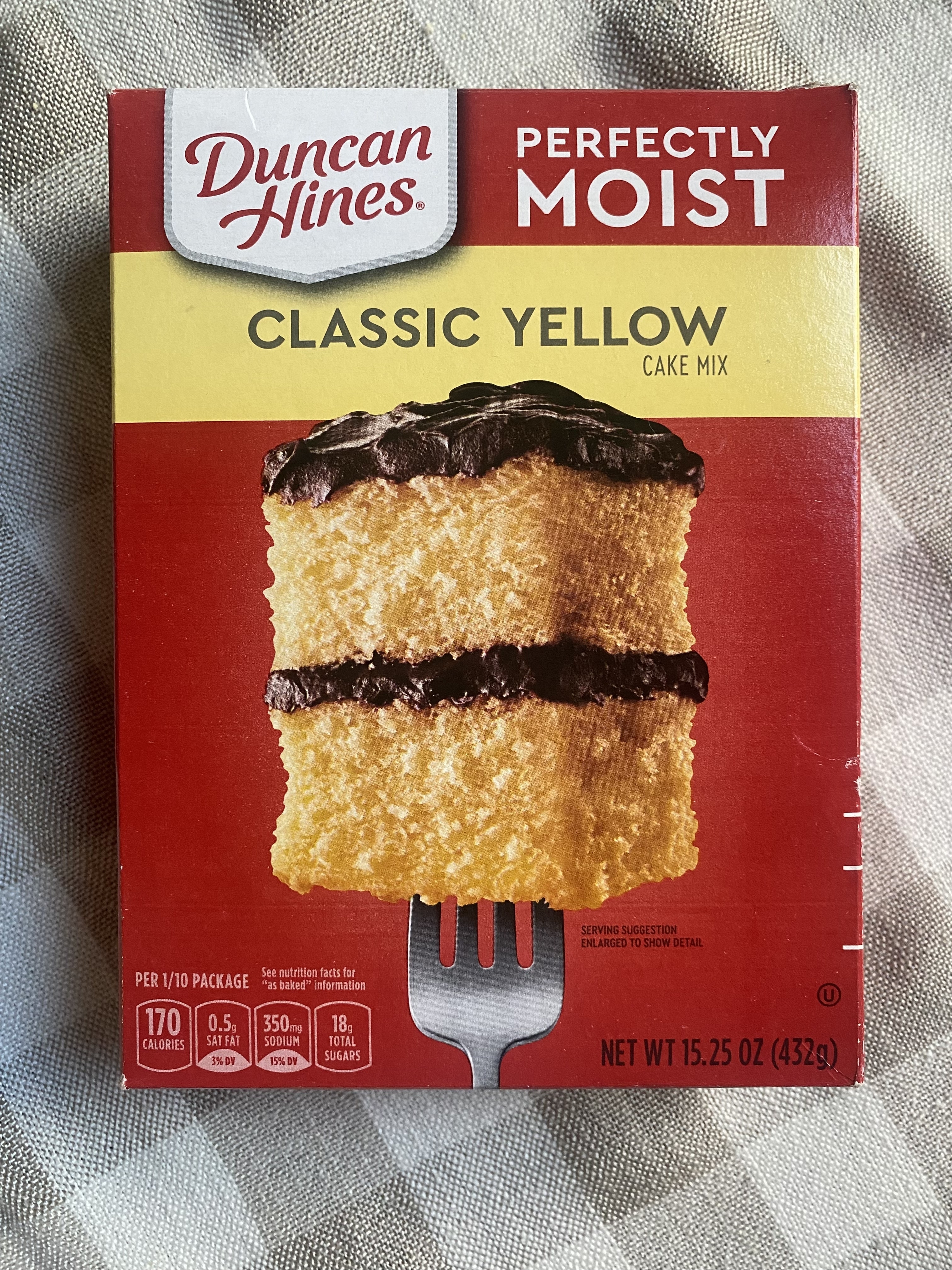 a box of duncan hines cake mix