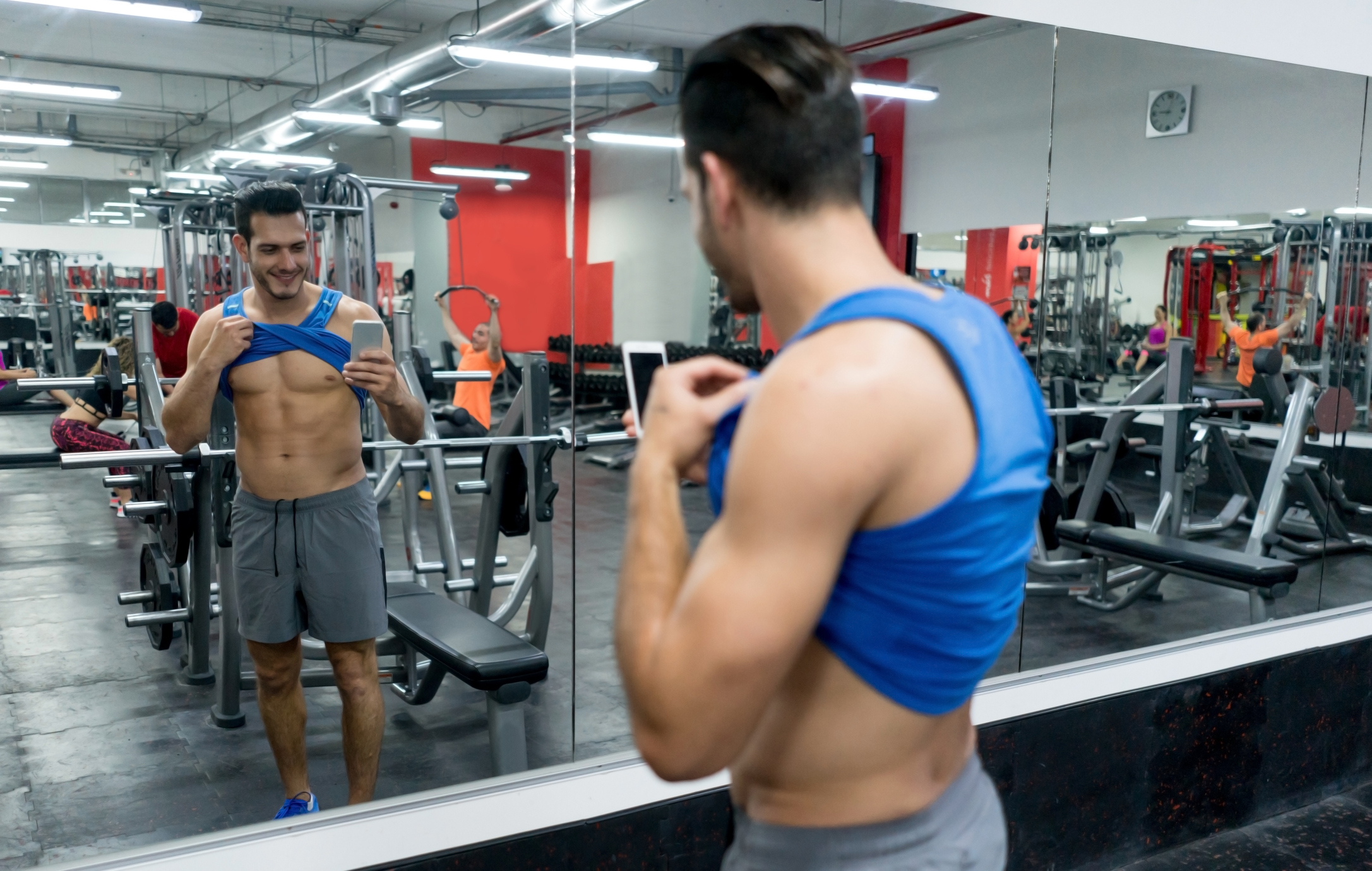 A man taking a selfie in the gym