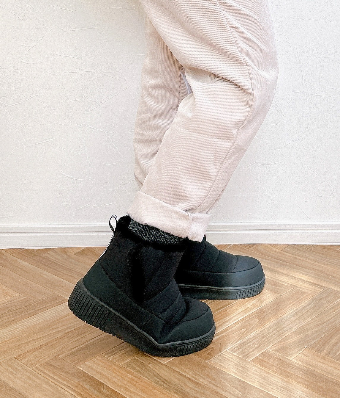 しまむらのおすすめシューズ「ヨコファスナーシューズ（FIBER HEAT）」