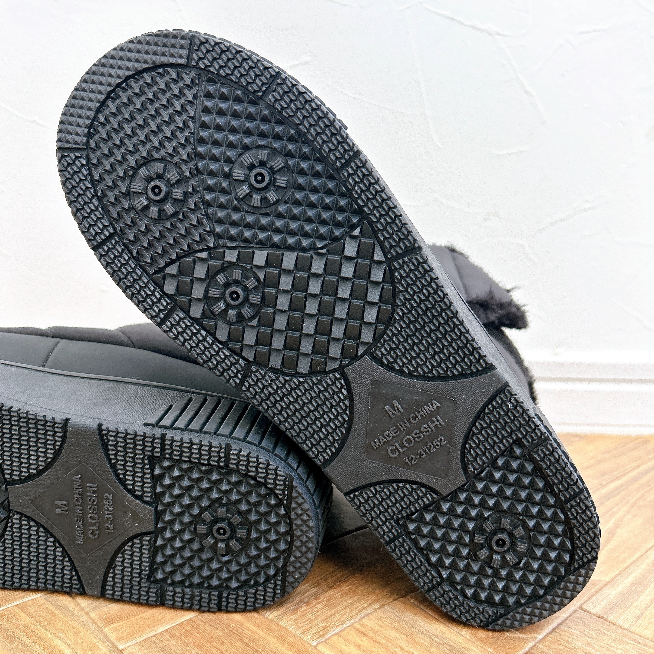 しまむらのおすすめシューズ「ヨコファスナーシューズ（FIBER HEAT）」