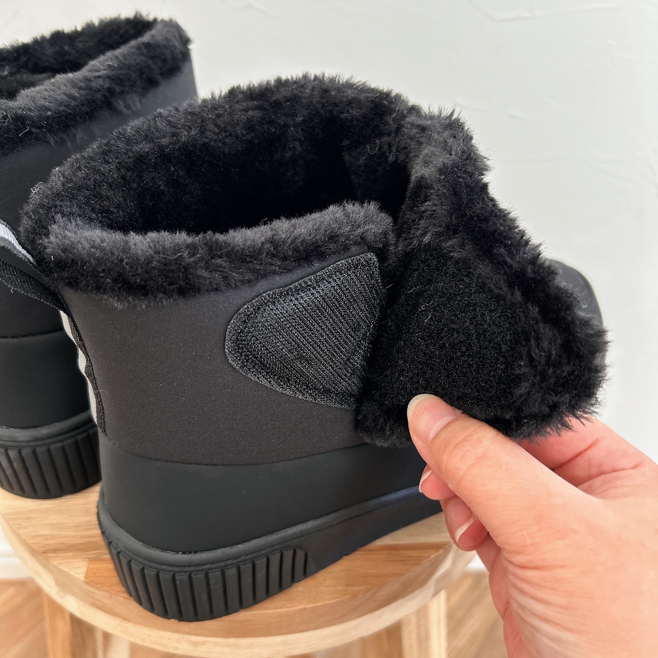 しまむらのおすすめシューズ「ヨコファスナーシューズ（FIBER HEAT）」