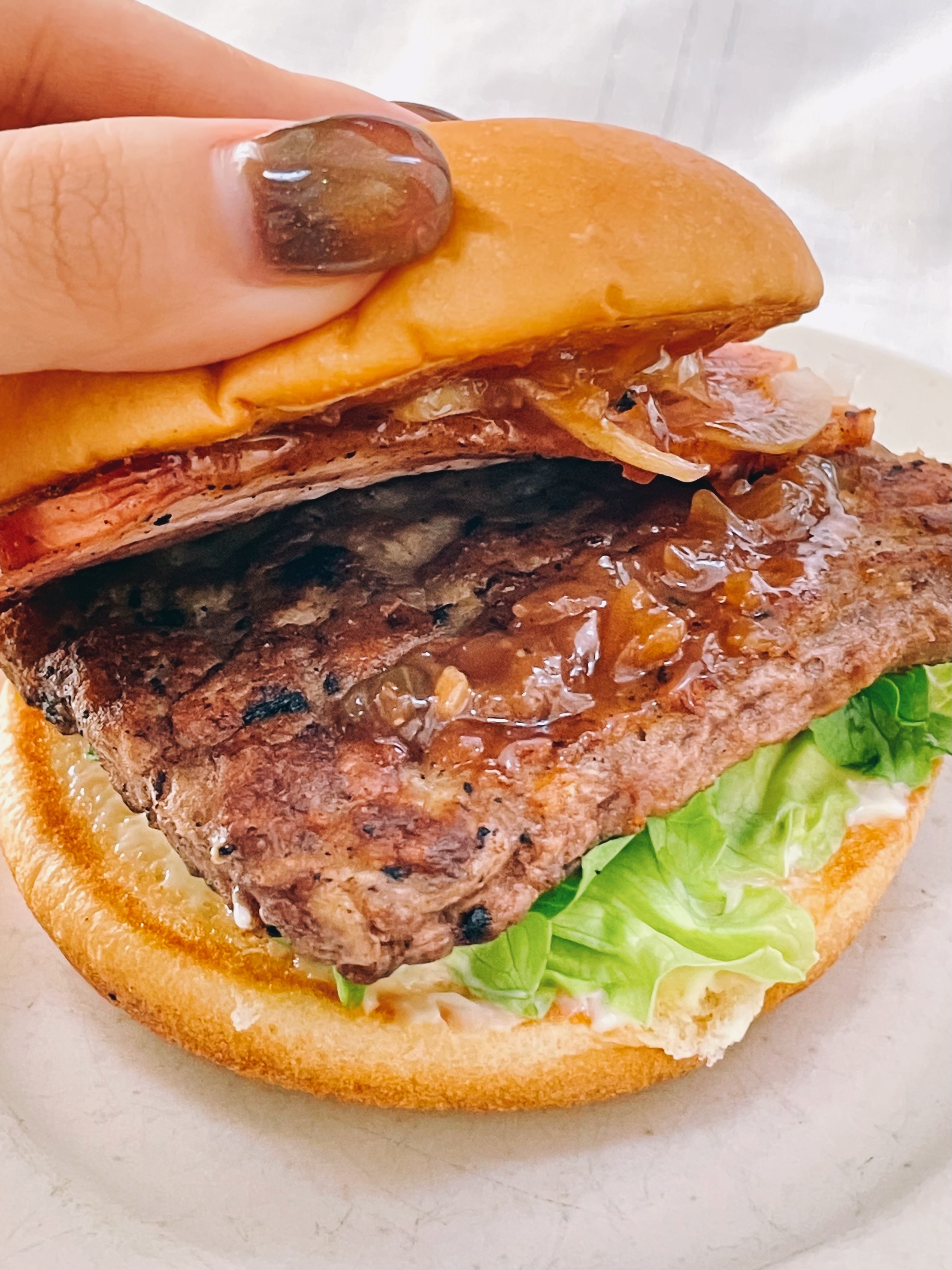 モスバーガーのオススメグルメ「一頭買い 黒毛和牛バーガー シャリアピンソース 〜トリュフ風味〜」