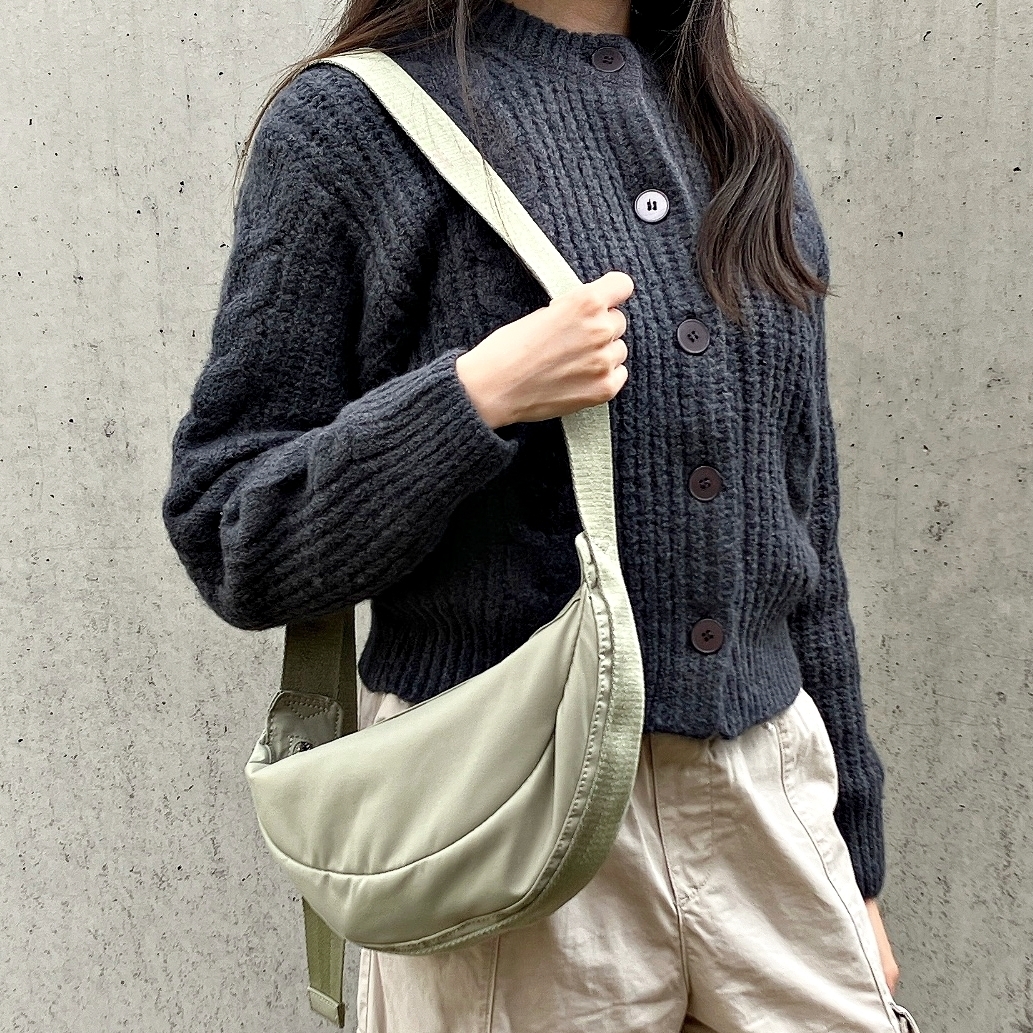 ZARA(ザラ)のおすすめバッグ「ナイロン クロスボディバッグ」