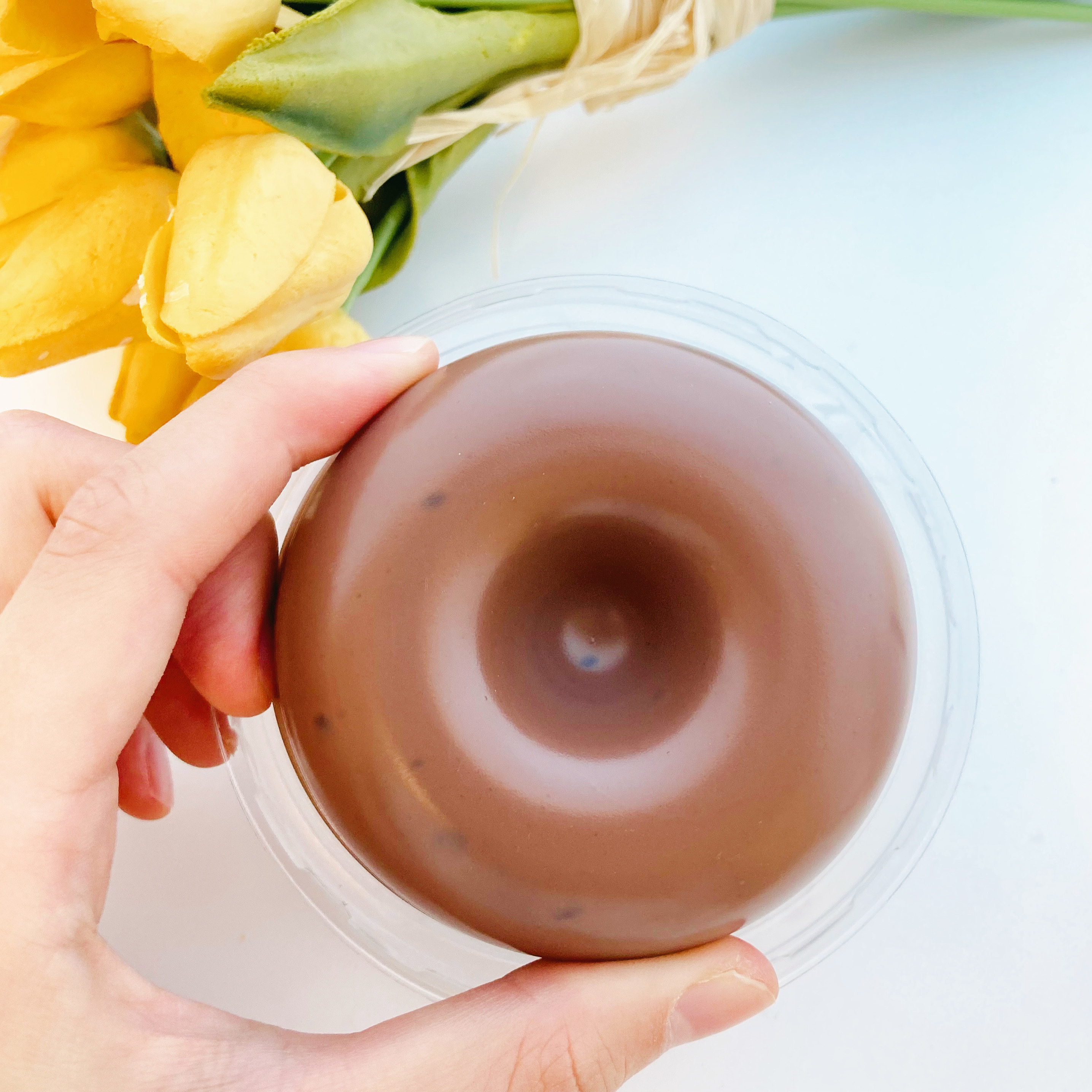 LAWSON(ローソン)のおすすめスイーツ「徳島産業 とろ生ドーナツプリン チョコ 120g」