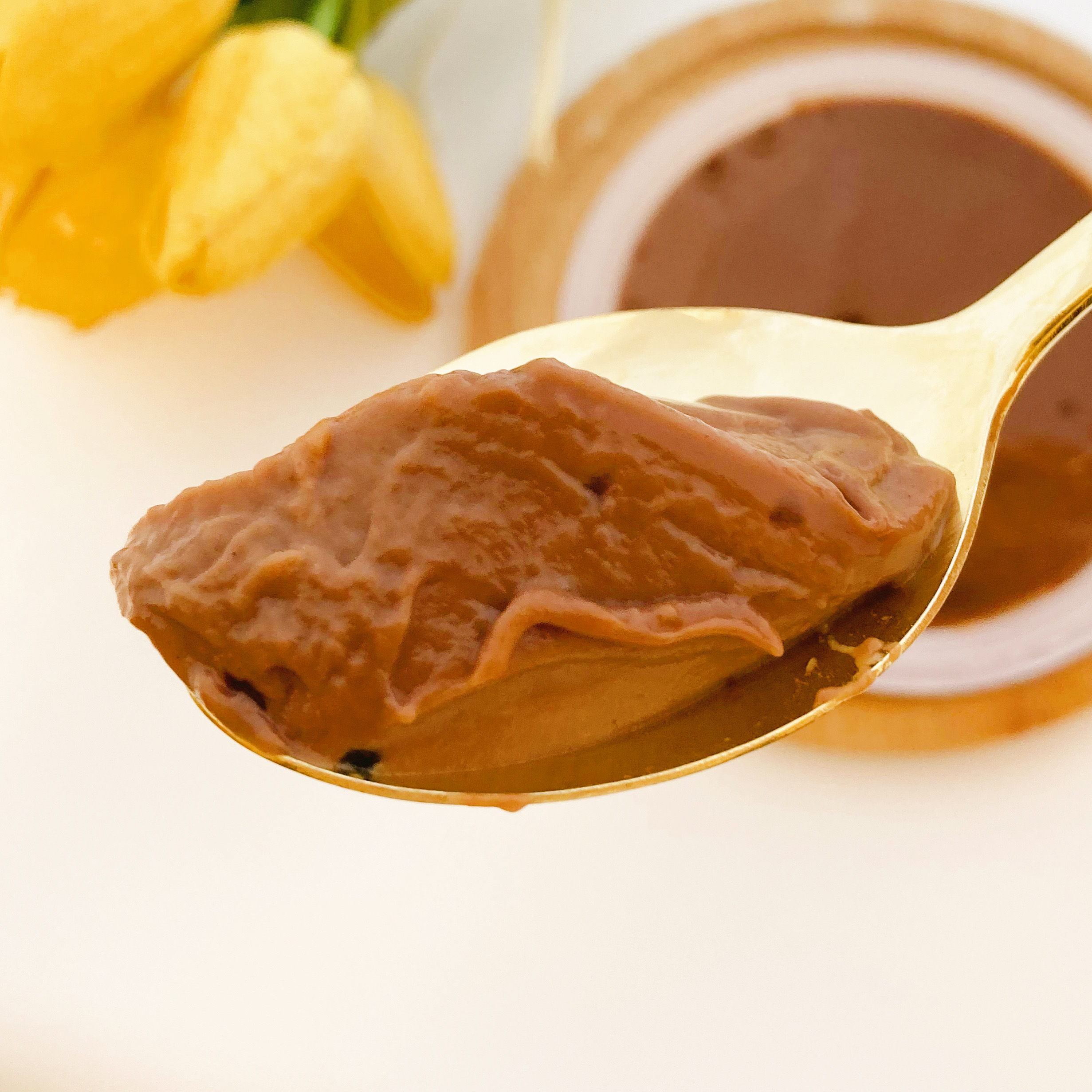 LAWSON(ローソン)のおすすめスイーツ「徳島産業 とろ生ドーナツプリン チョコ 120g」