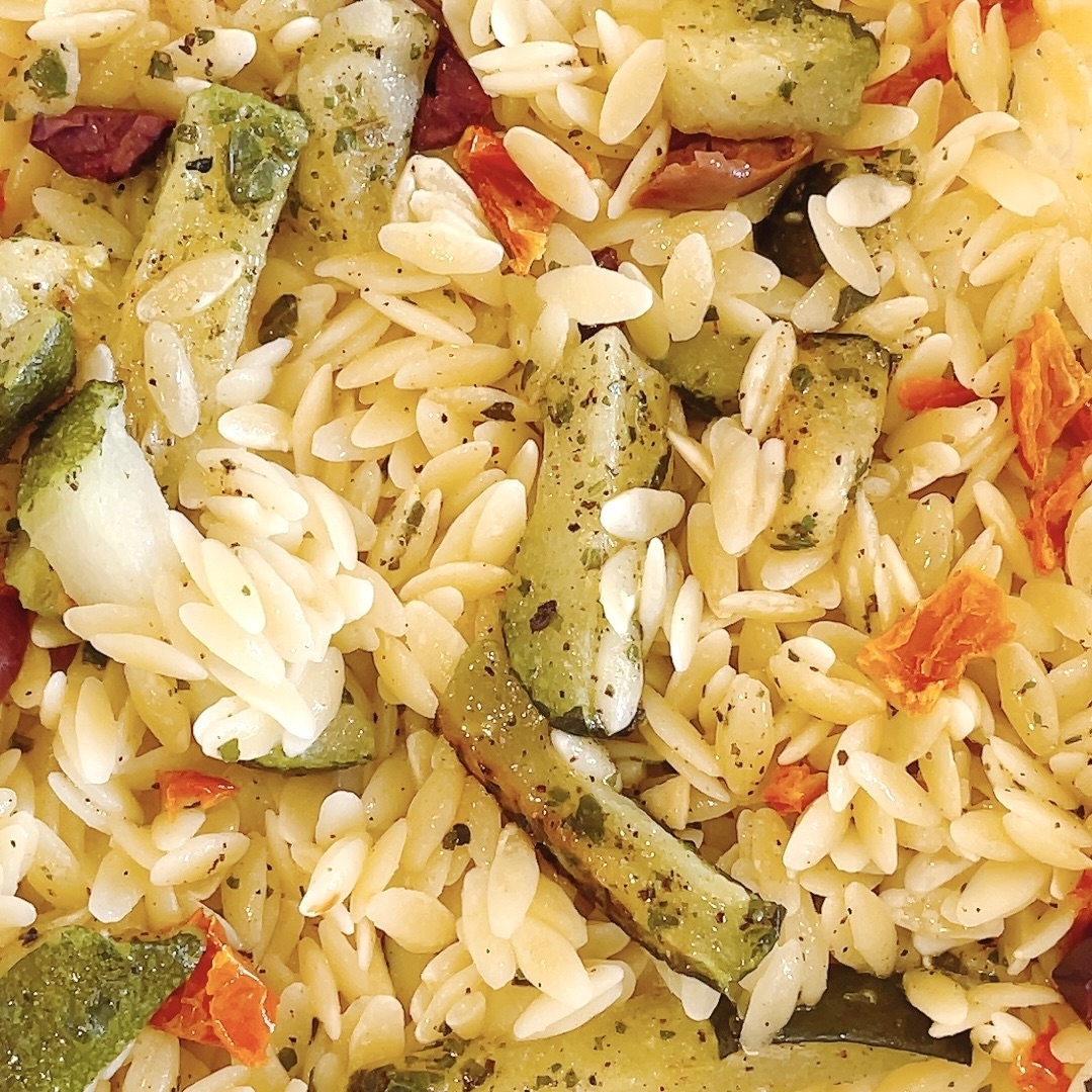 業務スーパーのオススメのフード「トマトルスティカパスタサラダ」