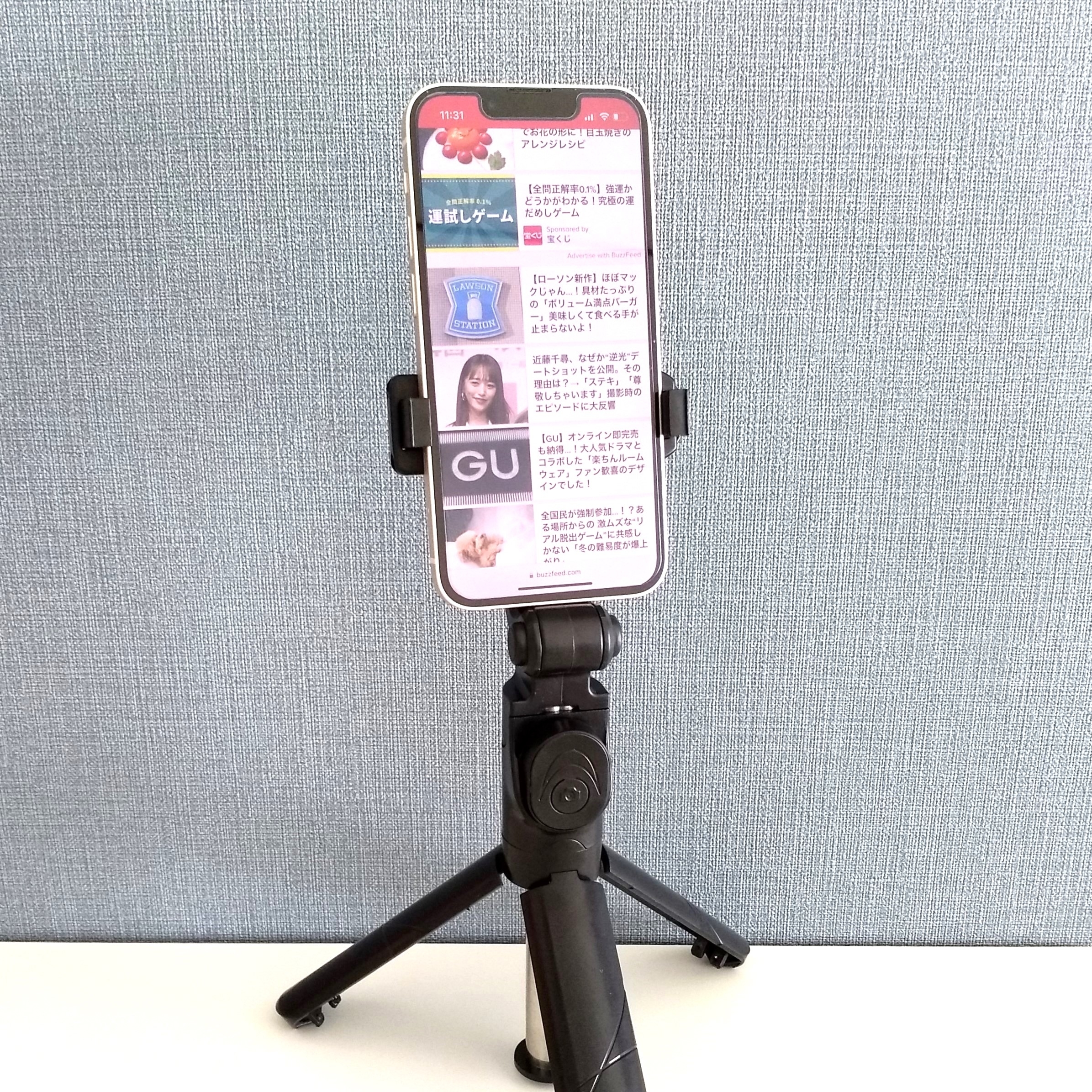 ニトリのオススメのグッズ「三脚にもなるワイヤレスセルカ棒（SP0003 ブラック）」