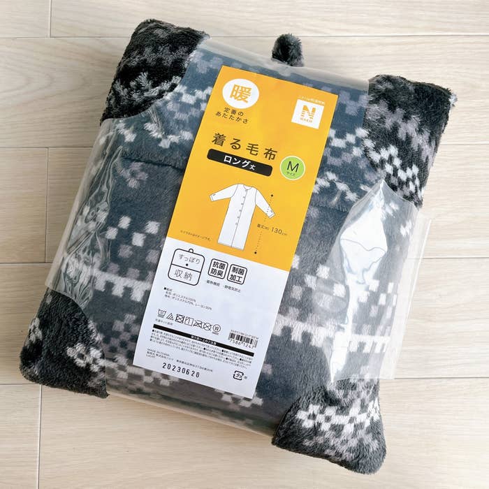 ニトリのオススメのグッズ「すっぽり収納 着る毛布 ロング丈（Nウォーム DGY M）」