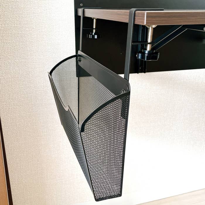 ニトリのオススメのグッズ「デスクサイド収納ラック(3512 IW01 ブラック)」