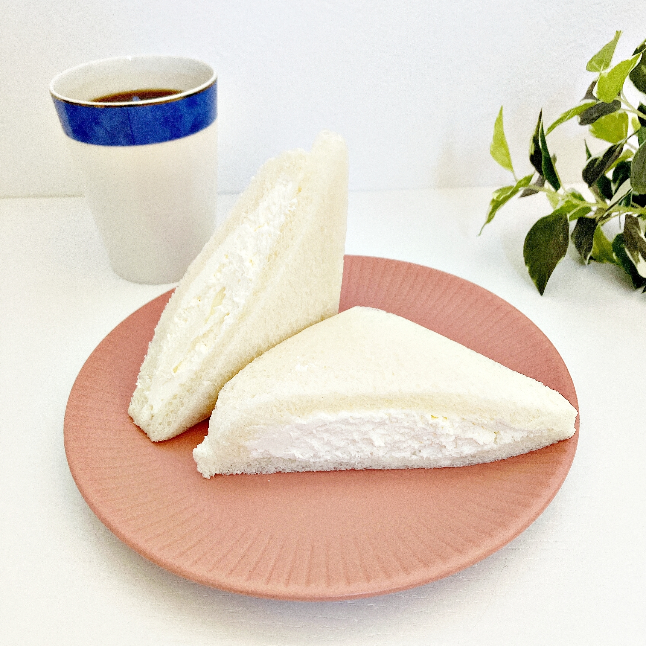 LAWSON（ローソン）のおすすめスイーツ「MILK監修 ふわふわミルクのクリームサンド」