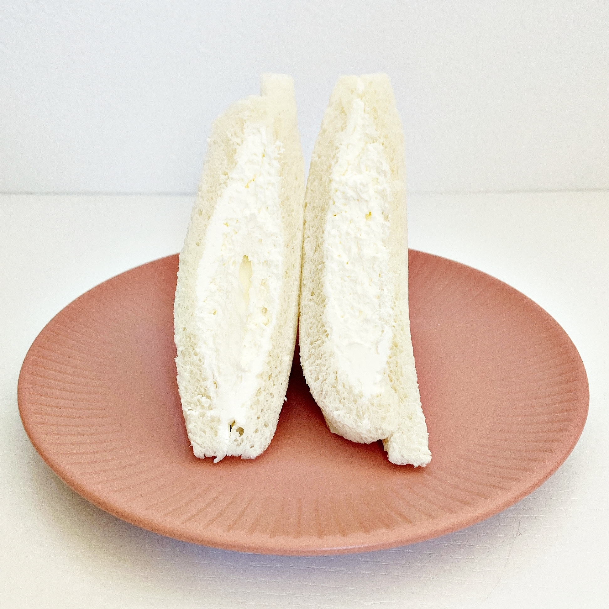 LAWSON（ローソン）のおすすめスイーツ「MILK監修 ふわふわミルクのクリームサンド」