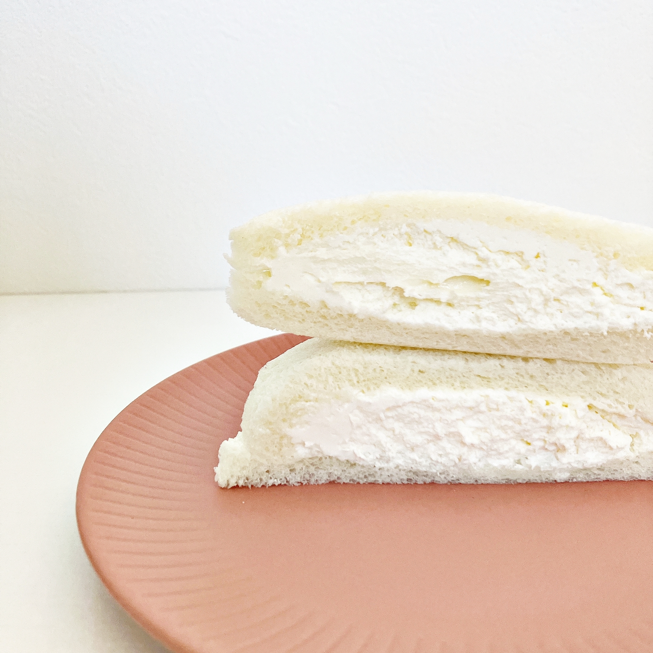 LAWSON（ローソン）のおすすめスイーツ「MILK監修 ふわふわミルクのクリームサンド」