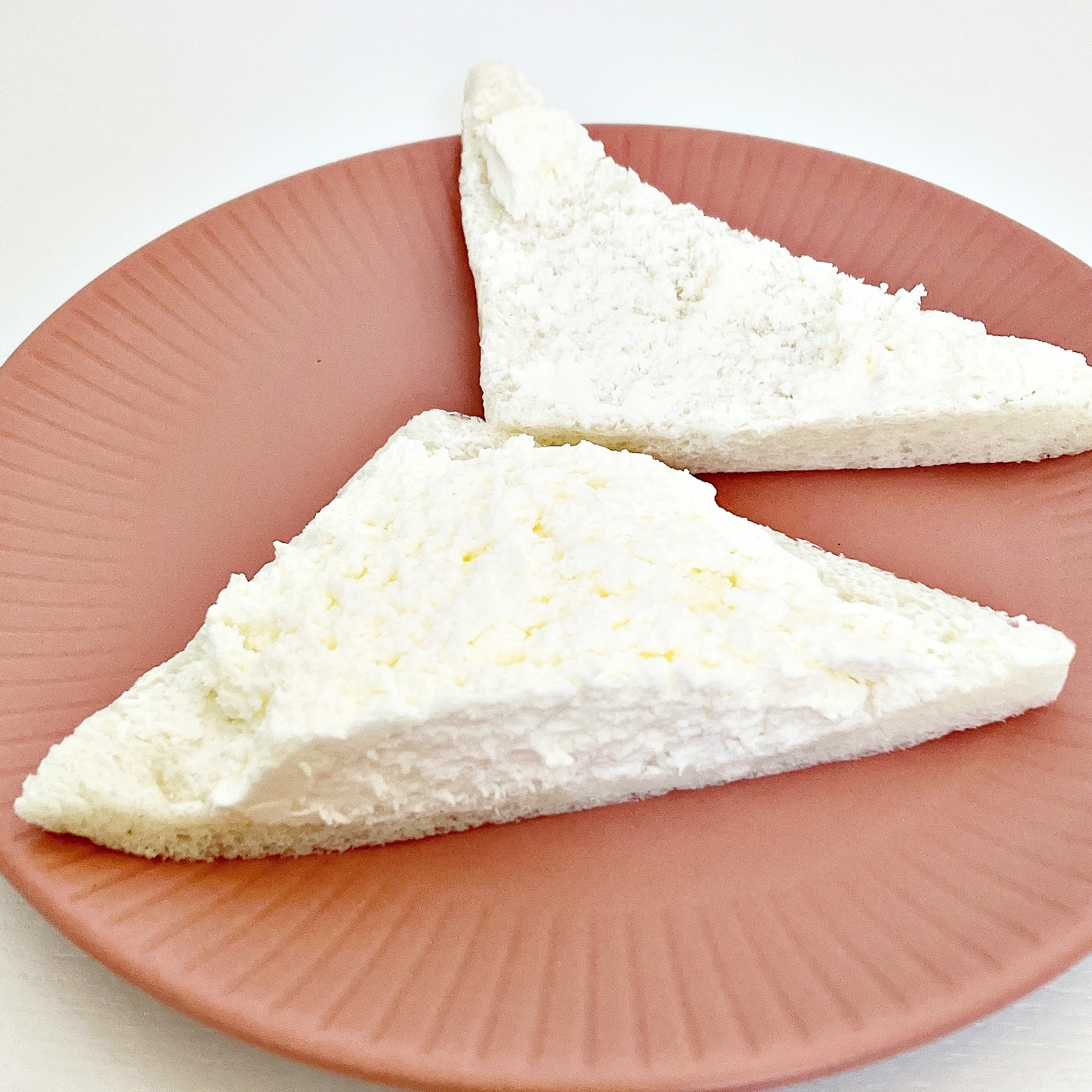 LAWSON（ローソン）のおすすめスイーツ「MILK監修 ふわふわミルクのクリームサンド」