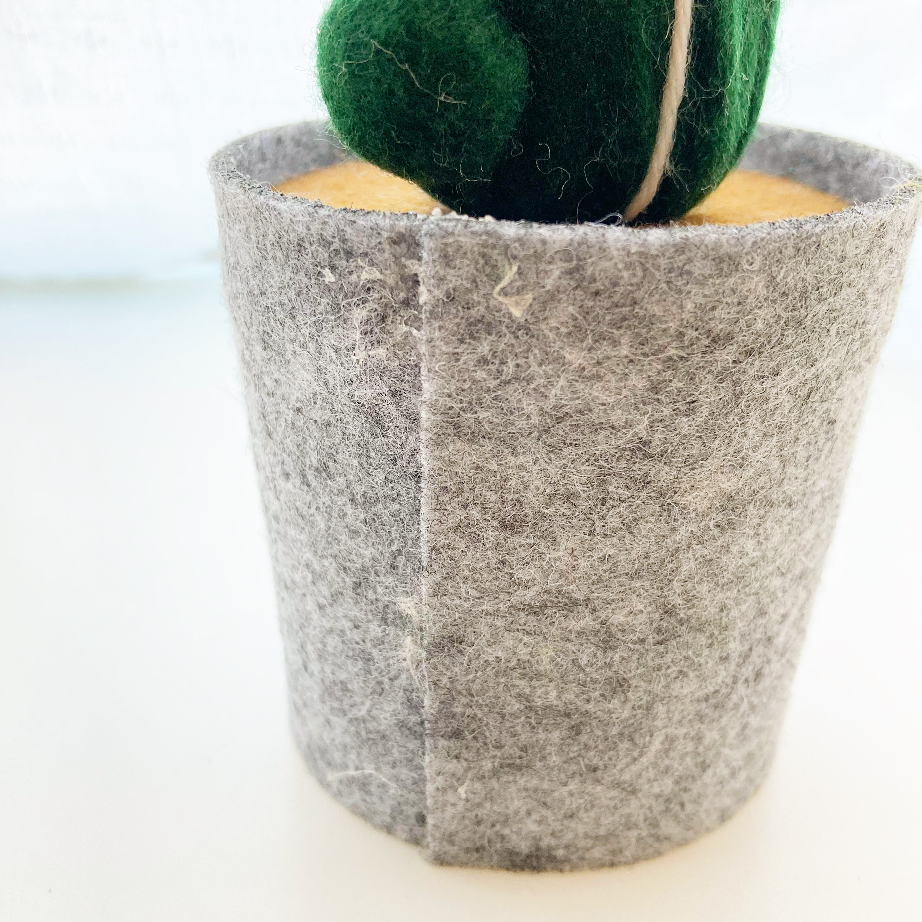 DAISO(ダイソー)のかわいいインテリア「フェルトサボテン」