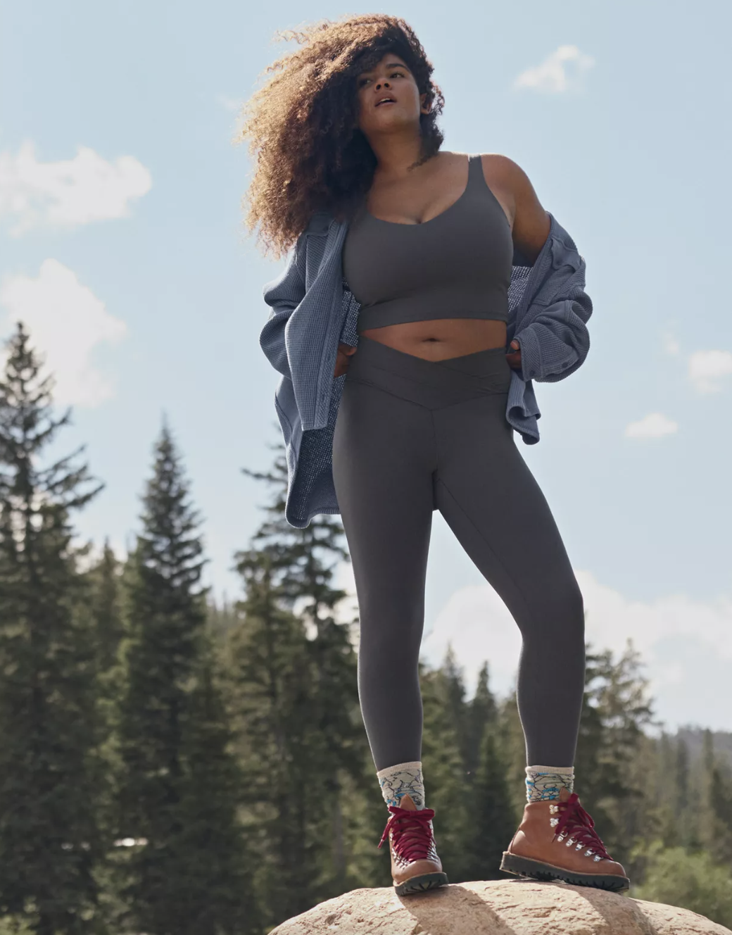 A model in the crossover waist leggings in gray