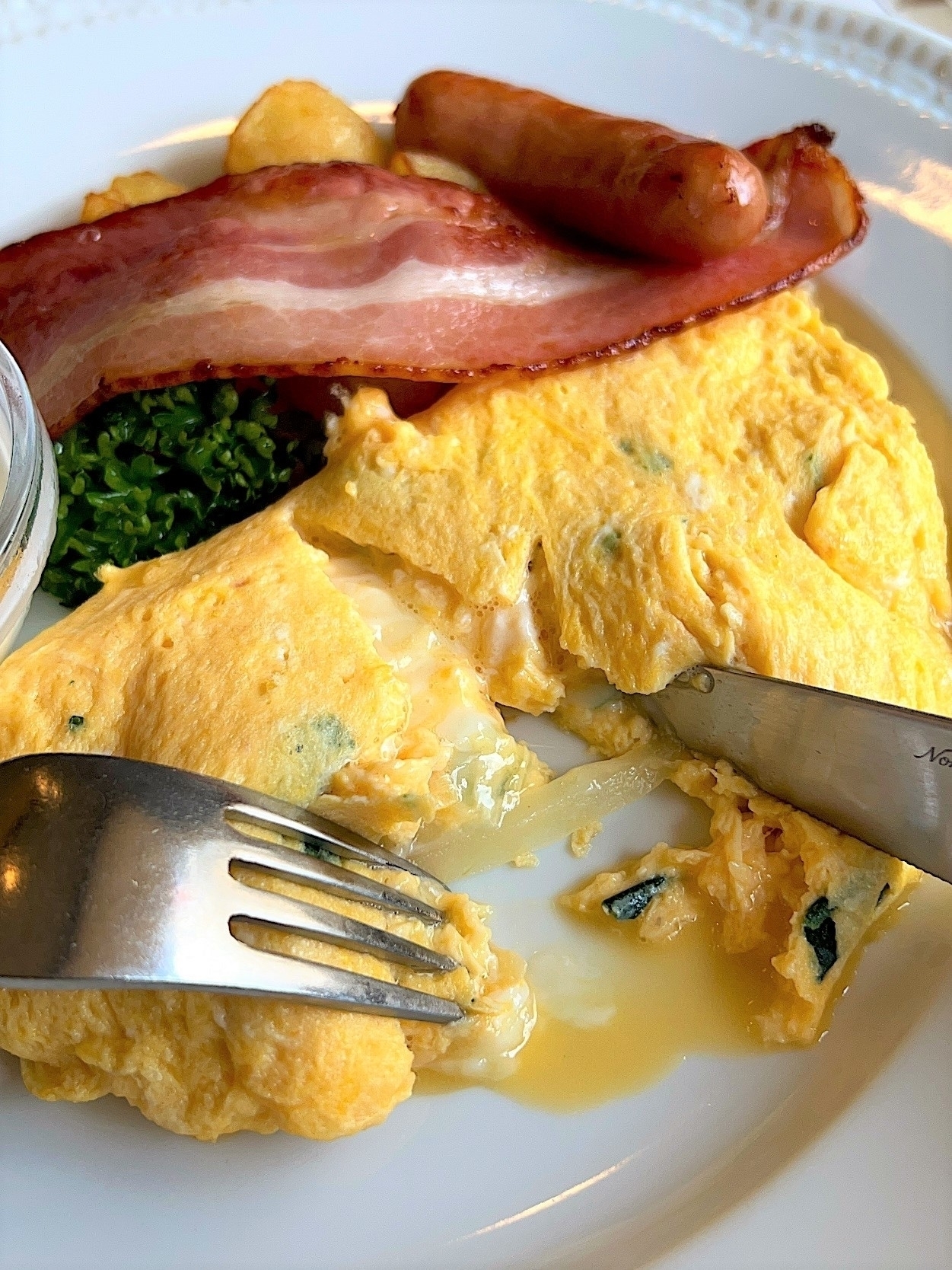 ロイヤルホストのおすすめモーニング「オムレツプレート（英国風パン）」