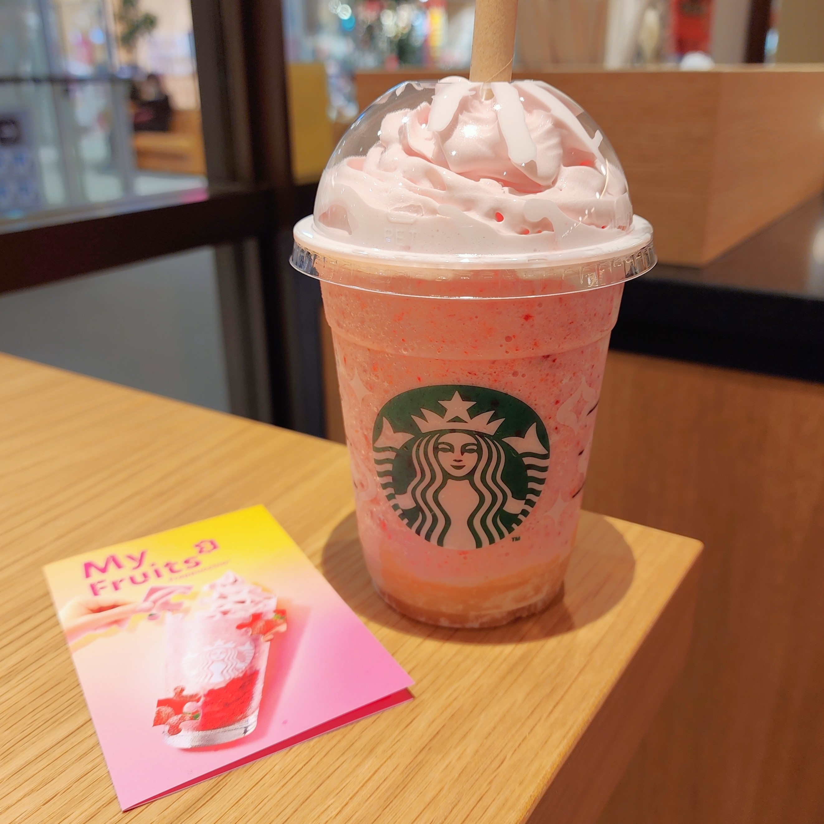 スタバ】激レアな「幻のフラペチーノ」が最高すぎた！果実感たっぷりで、毎日飲みたくなる美味しさなの！《実食レビュー》【動画・画像】