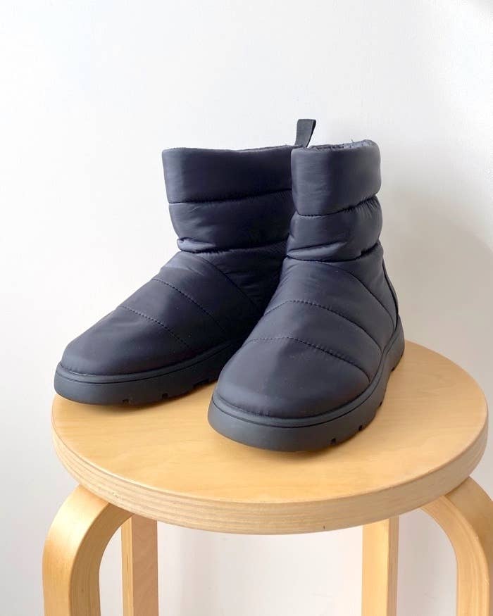 GU（ジーユー）のおすすめアイテム「ヒートパデッドブーツ＋E」