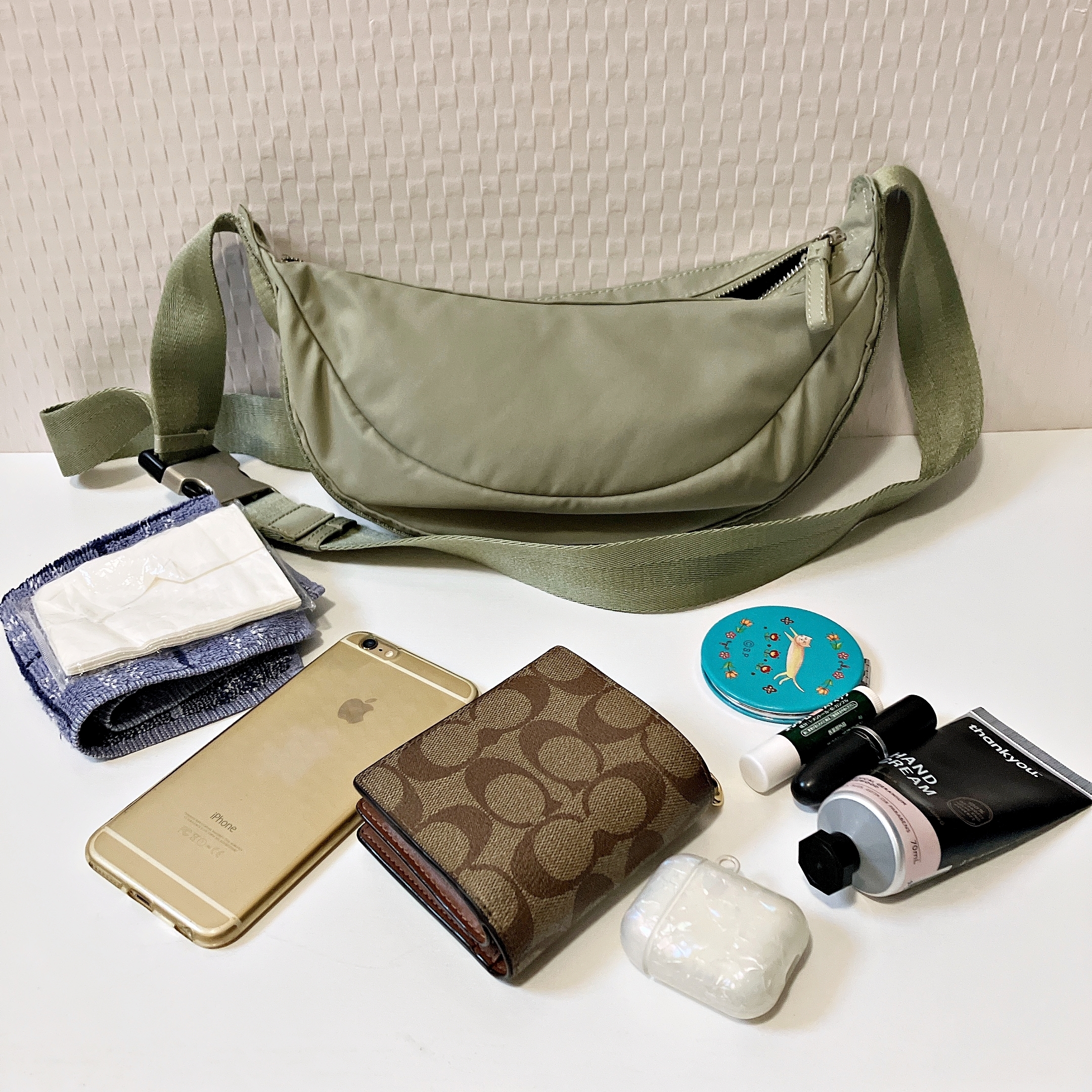 ZARA(ザラ)のおすすめバッグ「ナイロン クロスボディバッグ」