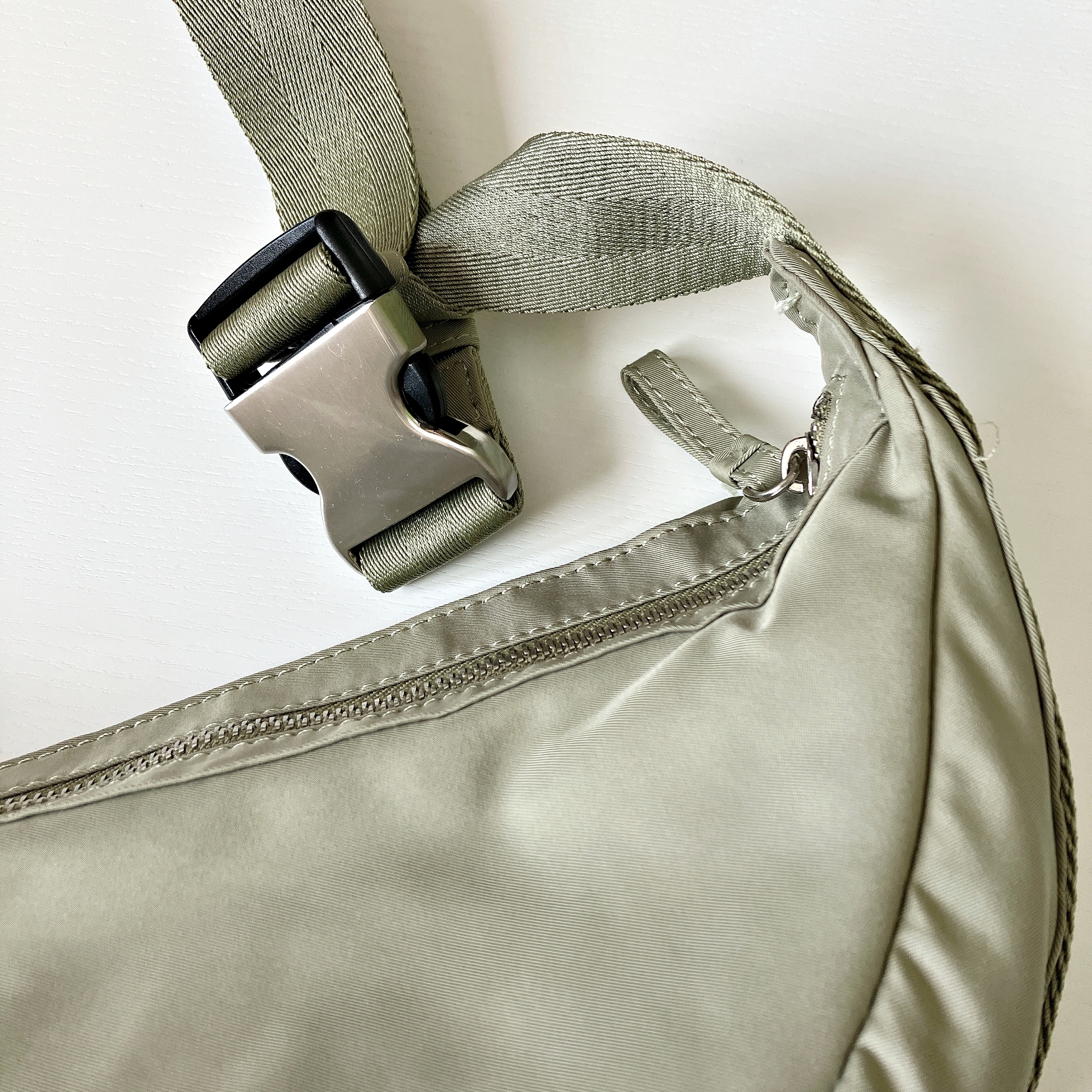 ZARA(ザラ)のおすすめバッグ「ナイロン クロスボディバッグ」