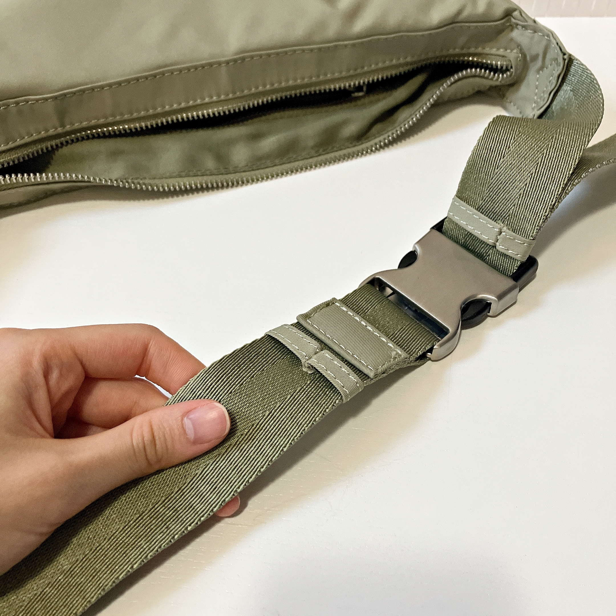 ZARA(ザラ)のおすすめバッグ「ナイロン クロスボディバッグ」