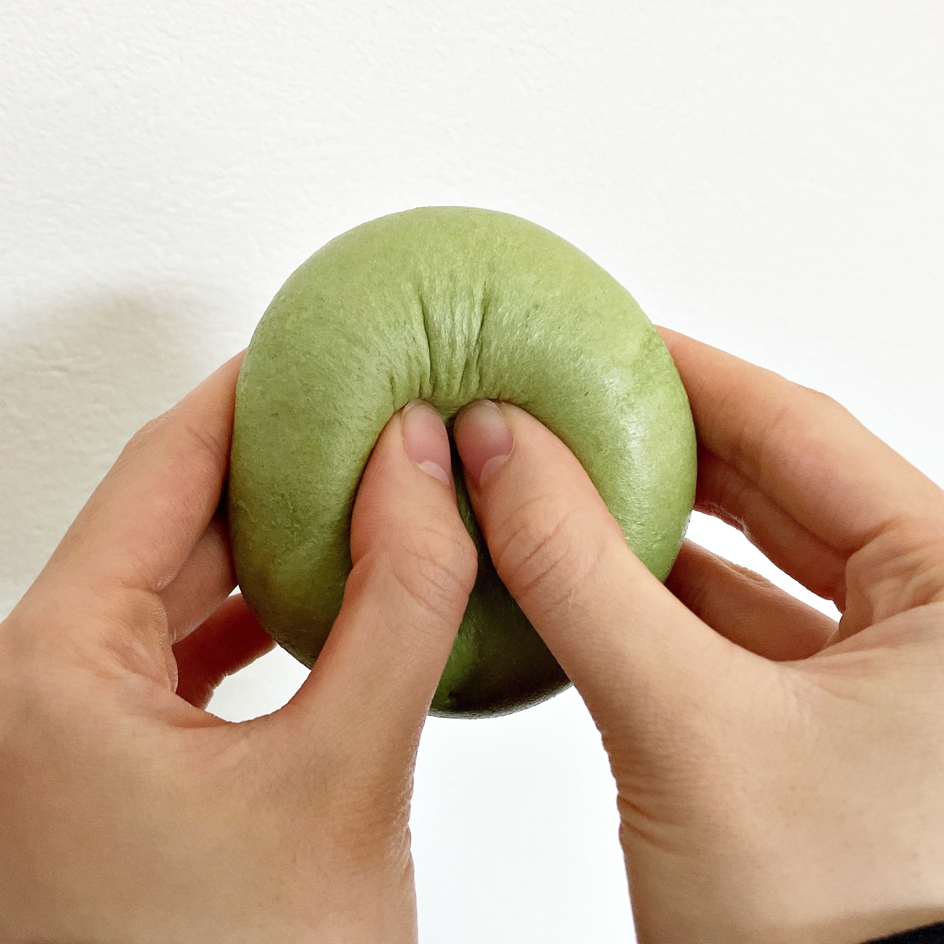 LAWSON(ローソン)のおすすめスイーツ「森半監修 抹茶ショコラまん」