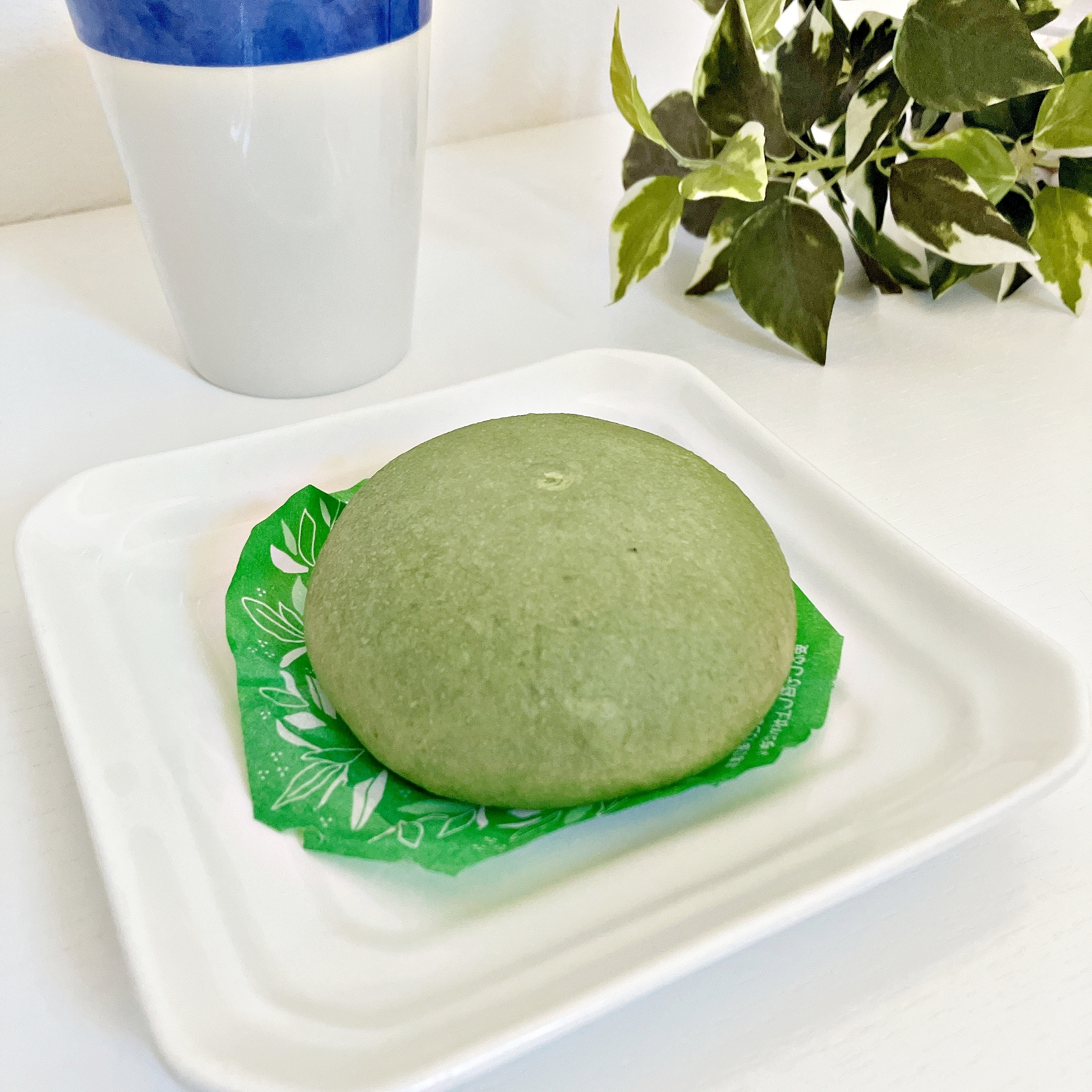 LAWSON(ローソン)のおすすめスイーツ「森半監修 抹茶ショコラまん」