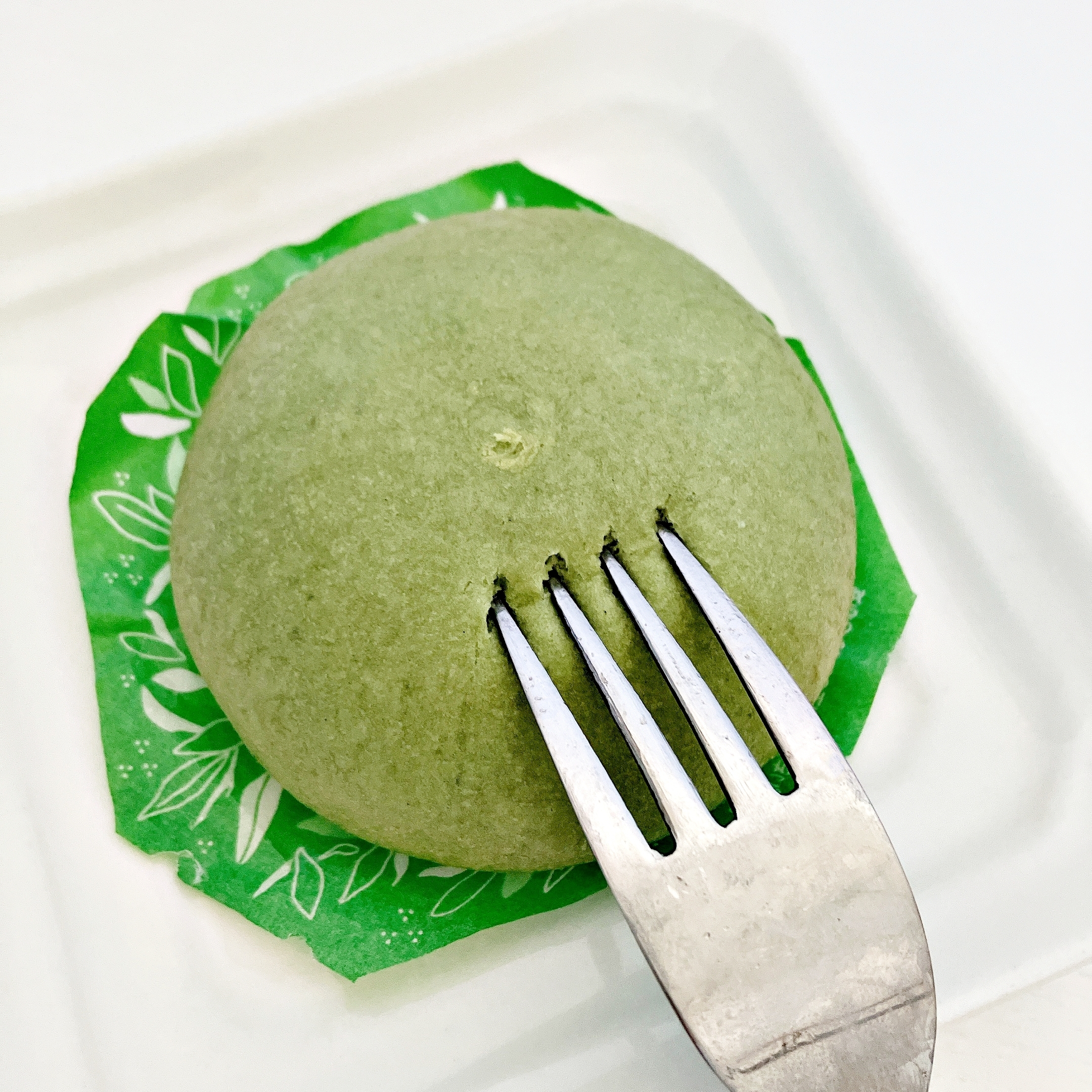 LAWSON(ローソン)のおすすめスイーツ「森半監修 抹茶ショコラまん」