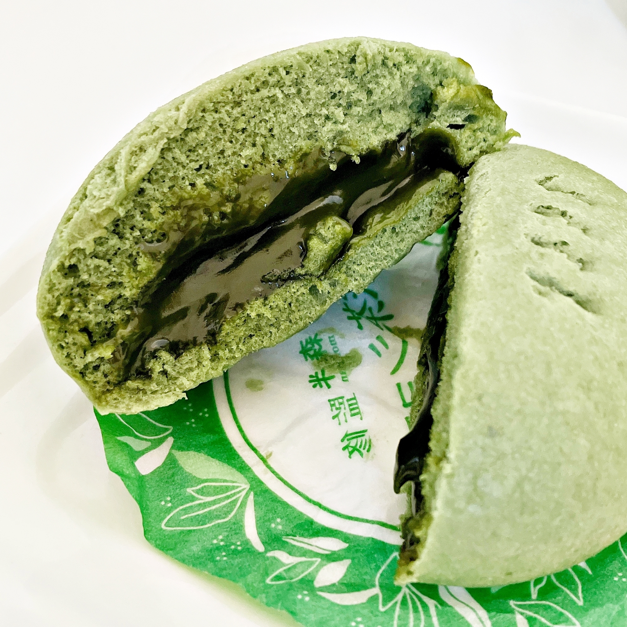 LAWSON(ローソン)のおすすめスイーツ「森半監修 抹茶ショコラまん」