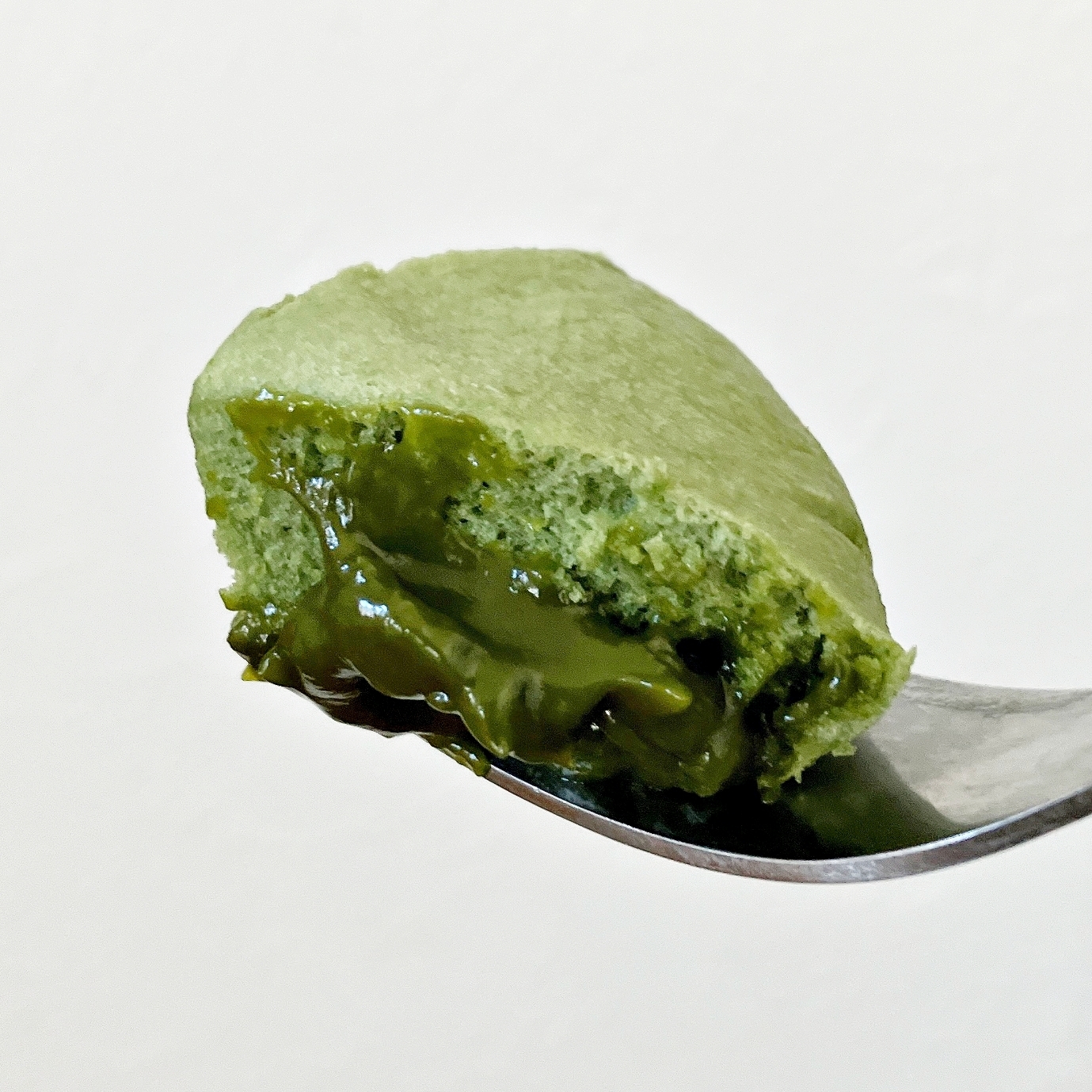 LAWSON(ローソン)のおすすめスイーツ「森半監修 抹茶ショコラまん」