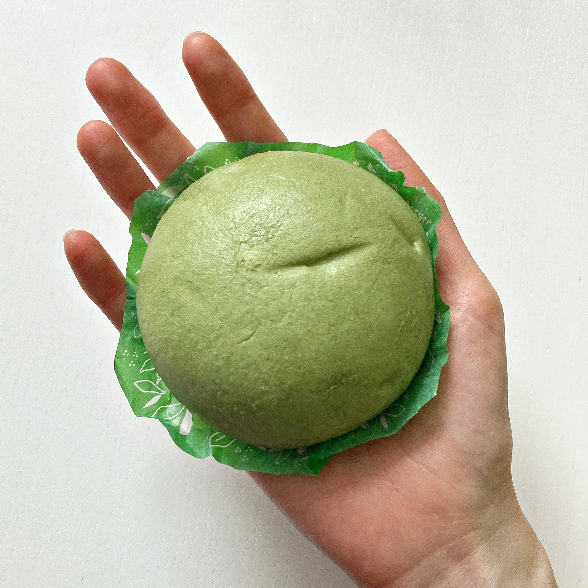 LAWSON(ローソン)のおすすめスイーツ「森半監修 抹茶ショコラまん」