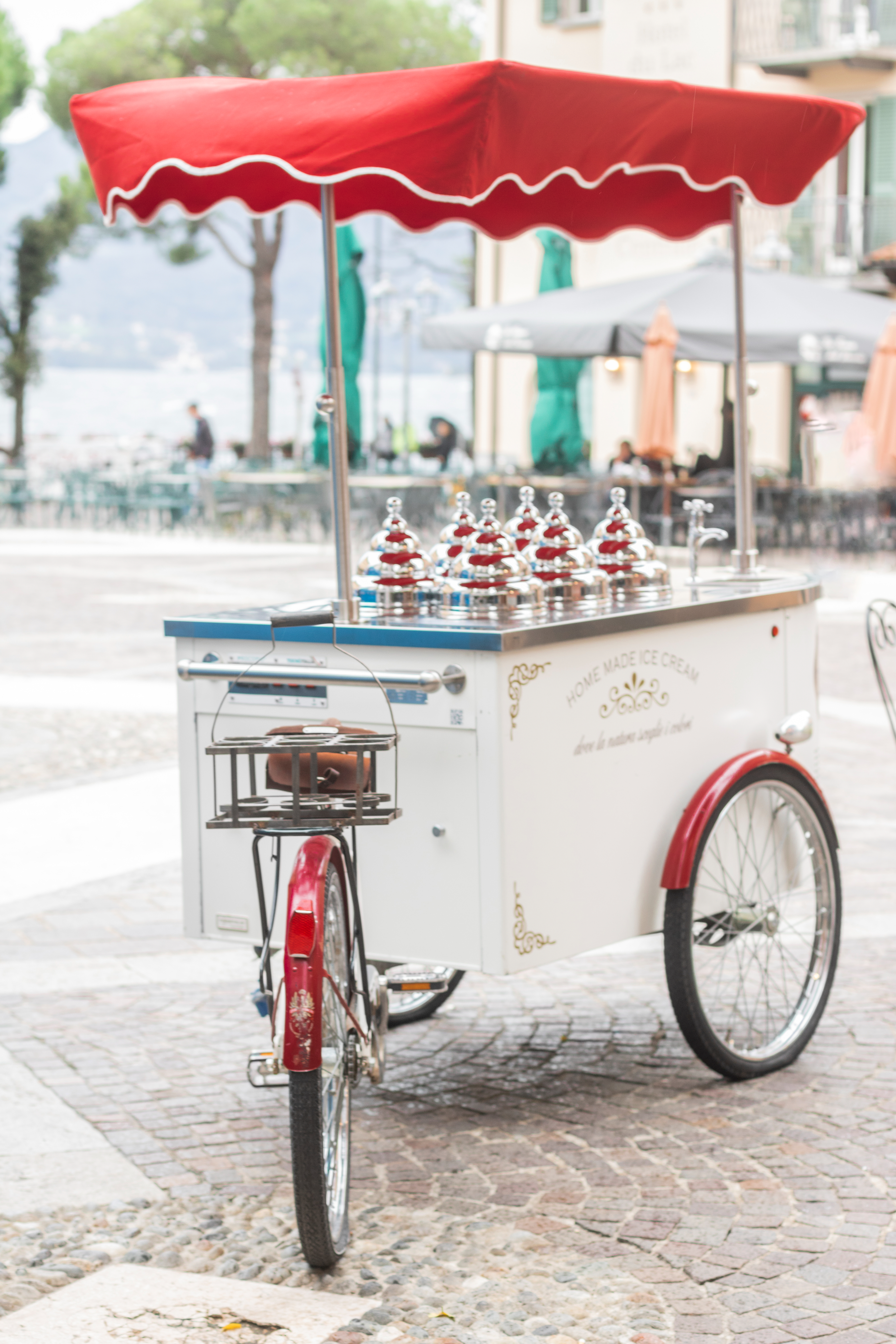 A holiday bicycle with a cooler