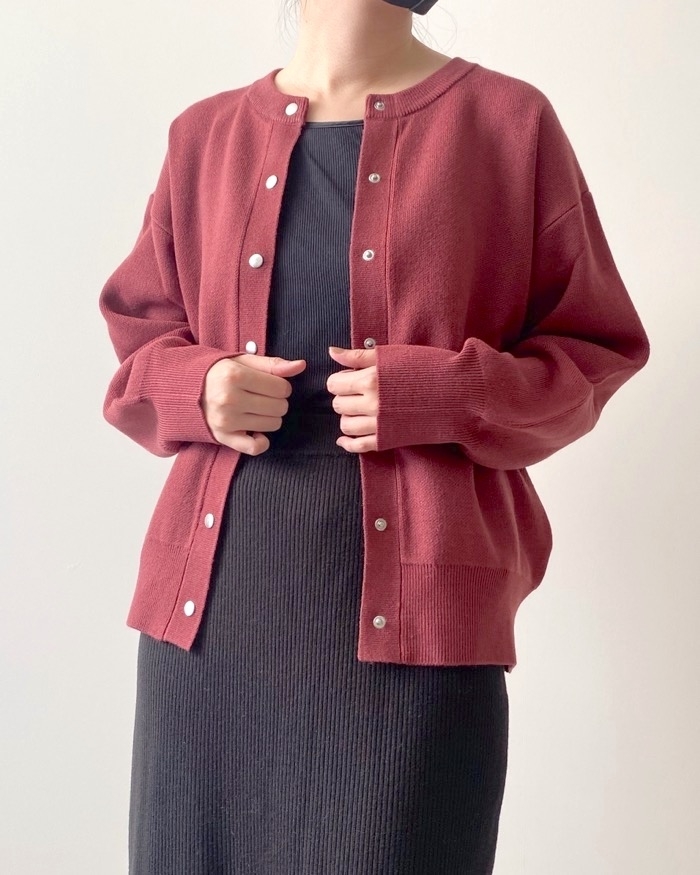 GU（ジーユー）「メタルボタンクルーネックカーディガン（長袖）」