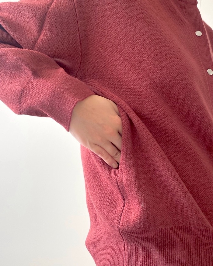 GU(ジーユー)「メタルボタンクルーネックカーディガン(長袖)」