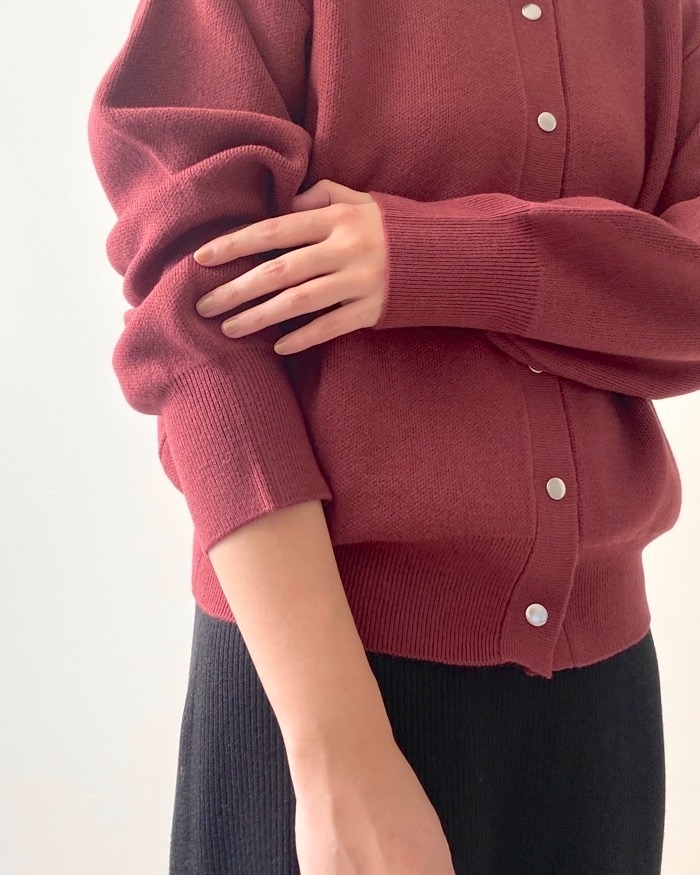 GU（ジーユー）「メタルボタンクルーネックカーディガン（長袖）」