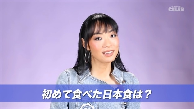 インタビューに答えるリナ・サワヤマ