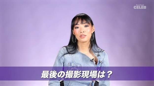 インタビューに答えるリナ・サワヤマ