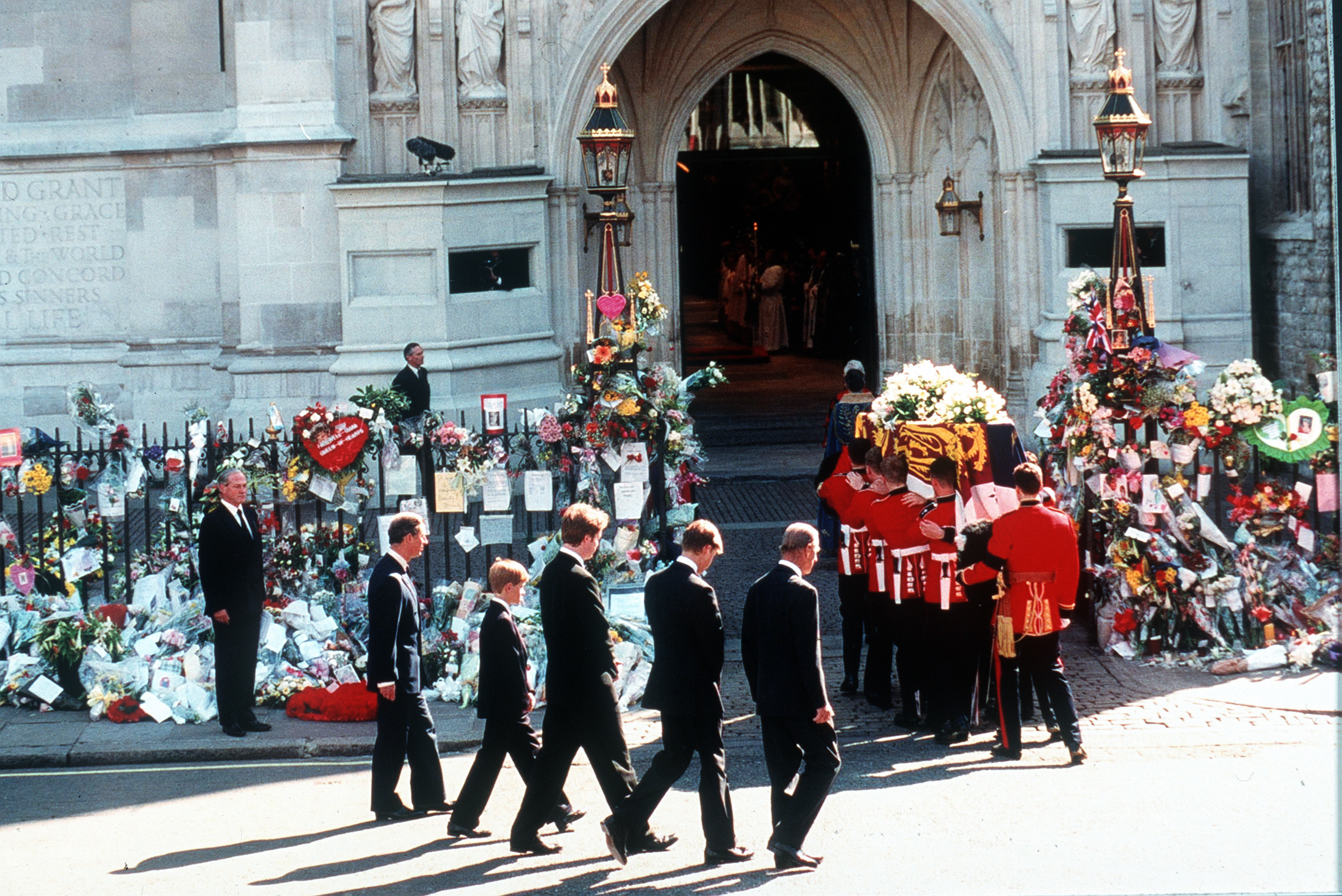 Diana&#x27;s funeral procession